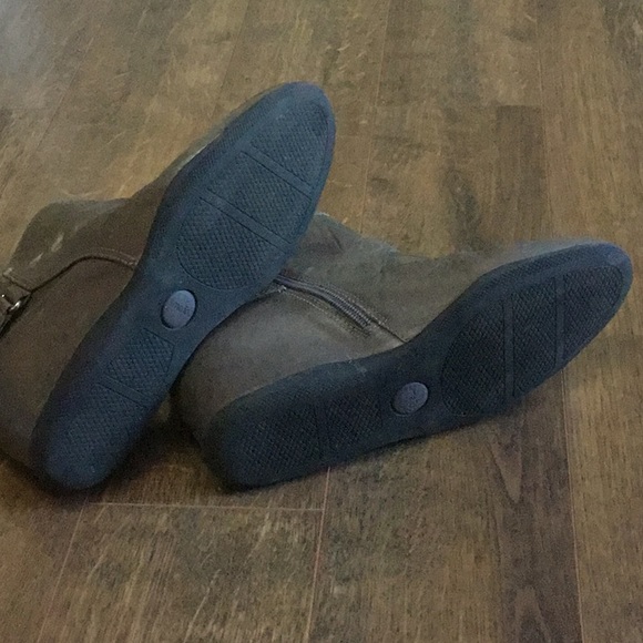 Me Too taupe wedge booties - Picture 3 of 3